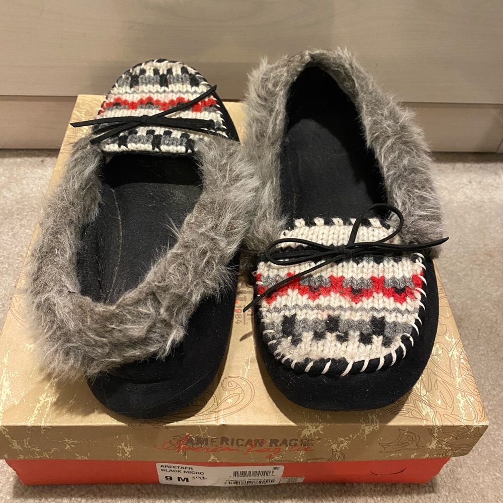 Grey & Multi-colored Moccasins w Grey Fur, Size 9